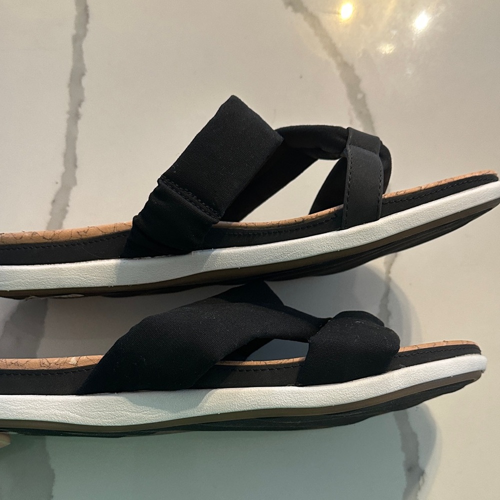Clarks cloudsteppers Women's Black Crisscross Sandals - Picture 5 of 5
